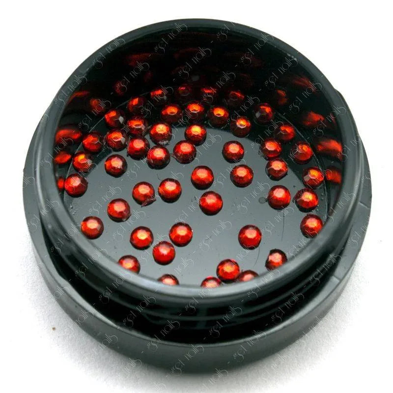 Strass ronds 2 mm - Rouge, 50 pièces.