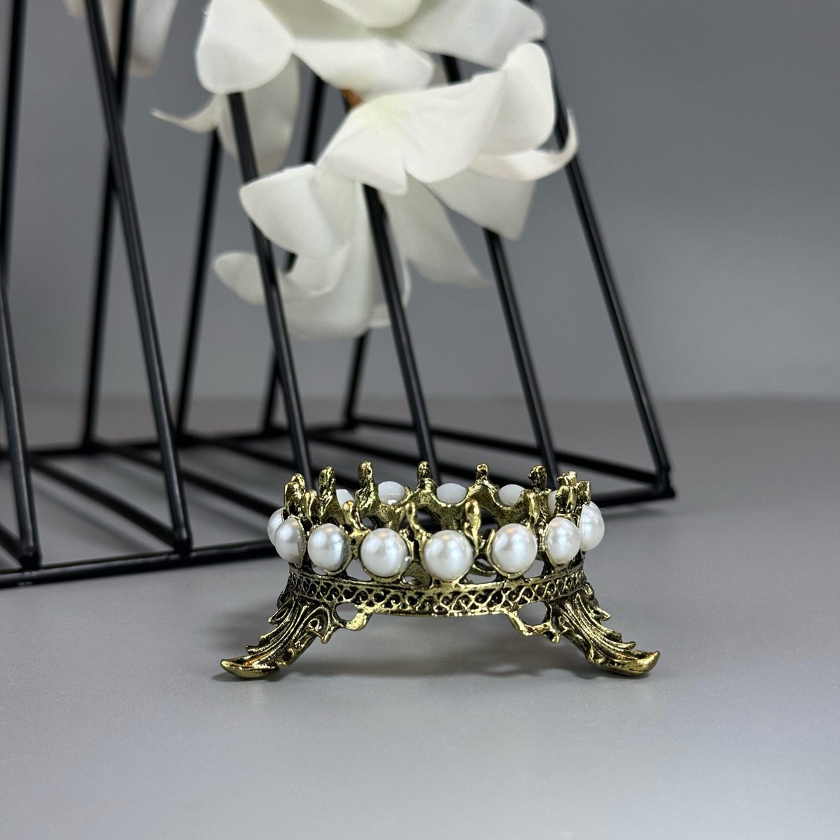 Brush Stand Vintage Gold GN